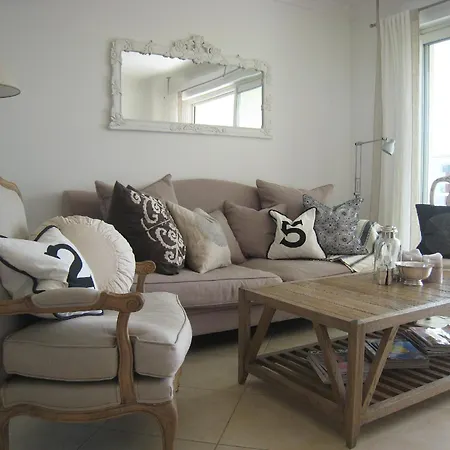Beachside With Sea View Apartment Antibes